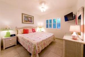 Villas Of The Galleon Seven Mile Beach Ngoại thất bức ảnh